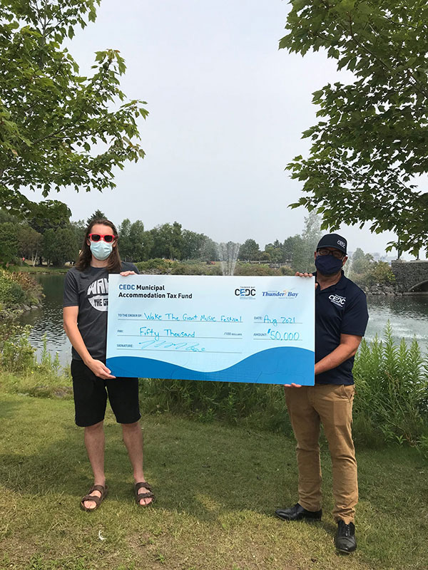 Cheque photo, people holding large cheque, cedc tourism
